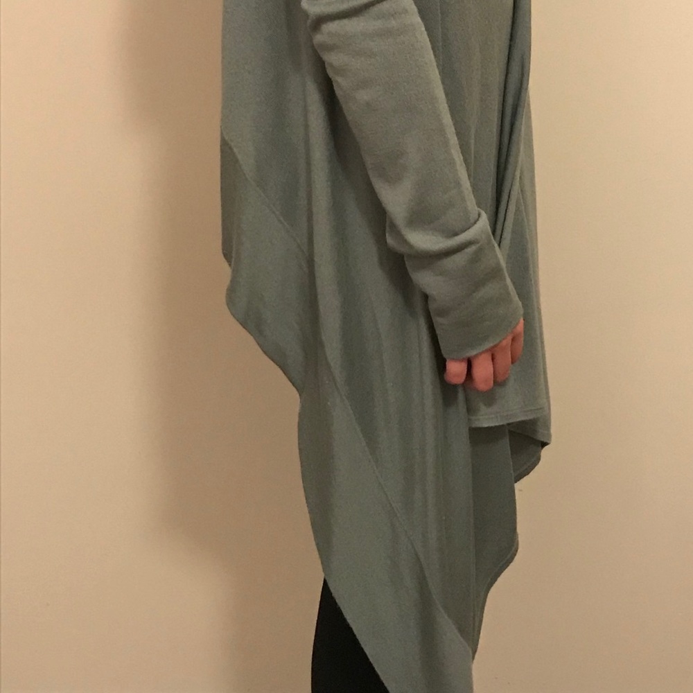 BCBG wrap - Picture 5 of 5